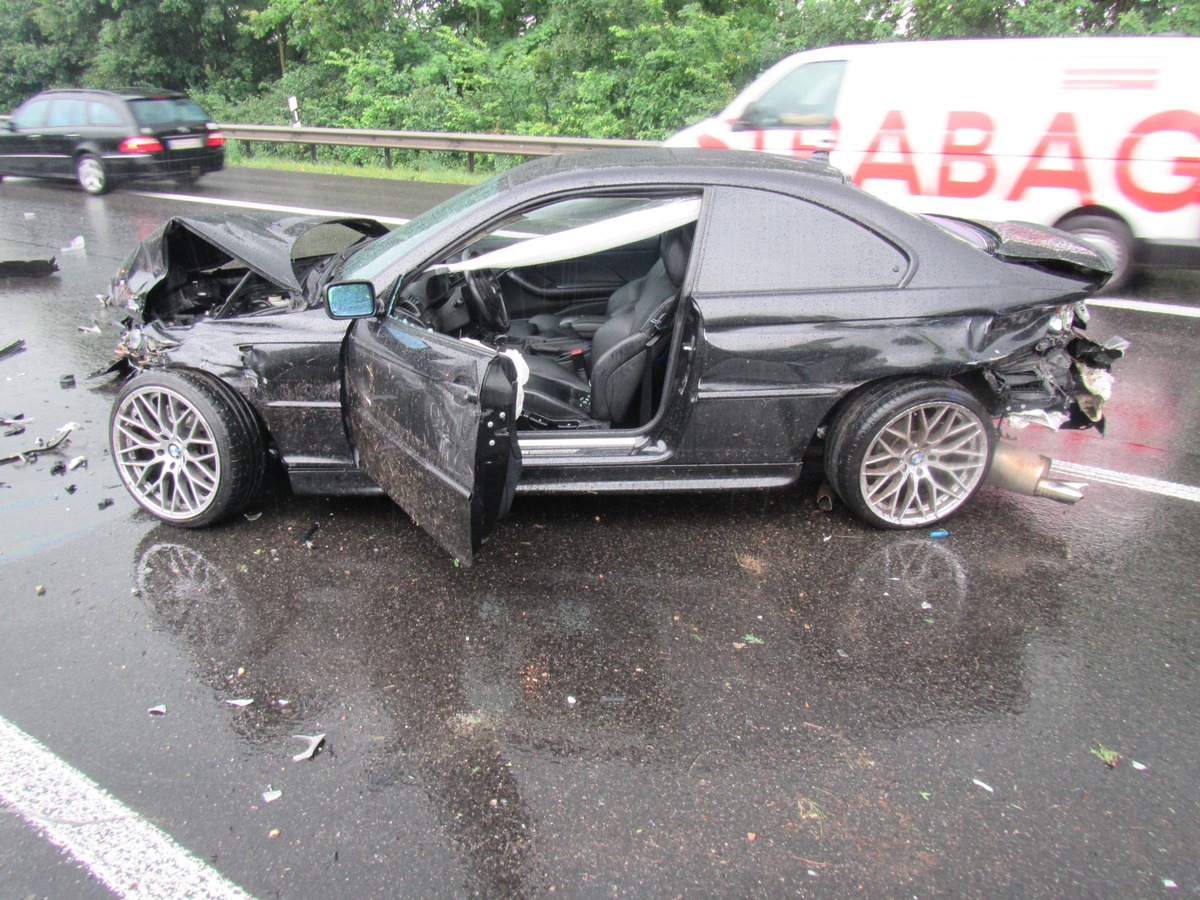 POL-VDMZ: Starkregen - Aquaplaning-Unfall - Zeugen gesucht