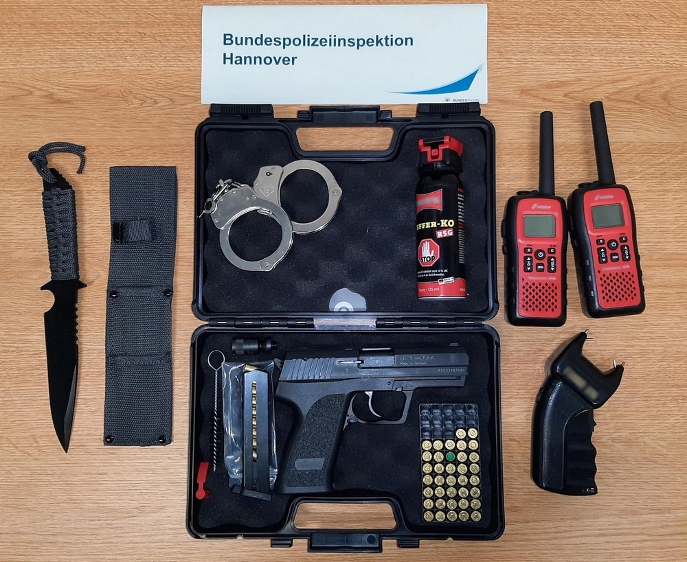 BPOL-H: Schreckschusswaffe, Messer, Elektroimpulsgerät - Bewaffneten Jugendlichen im Hauptbahnhof Hannover gestellt