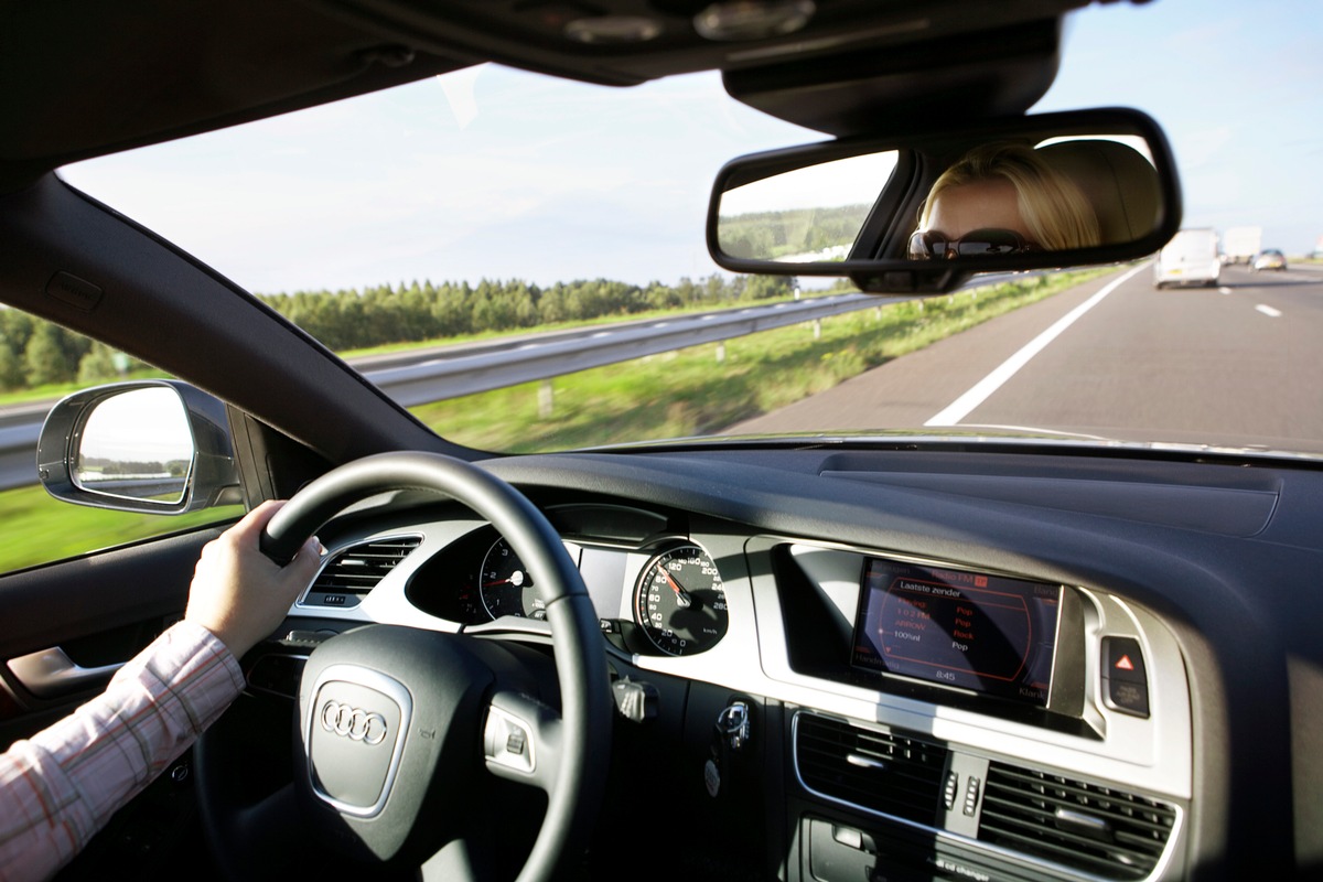 Bleifüße und Verkehrsrowdys - Wie empfinden Autofahrer das Klima auf deutschen Straßen?