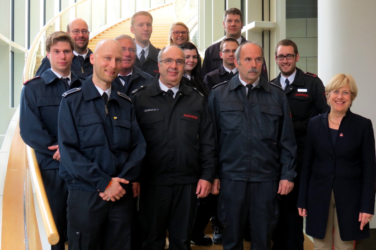 FW-ME: Feuerwehren besuchen Landtag NRW (Meldung 11/2015)