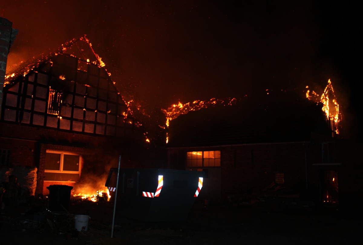 POL-MI: Bauernhaus wird Raub von Flammen