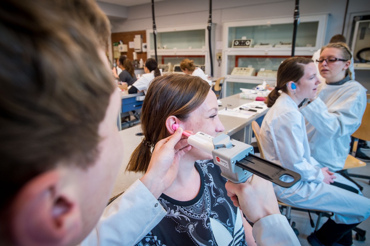 Zukunft Handwerk: Ausbildung zum Hörakustiker / Abi geschafft - und jetzt?