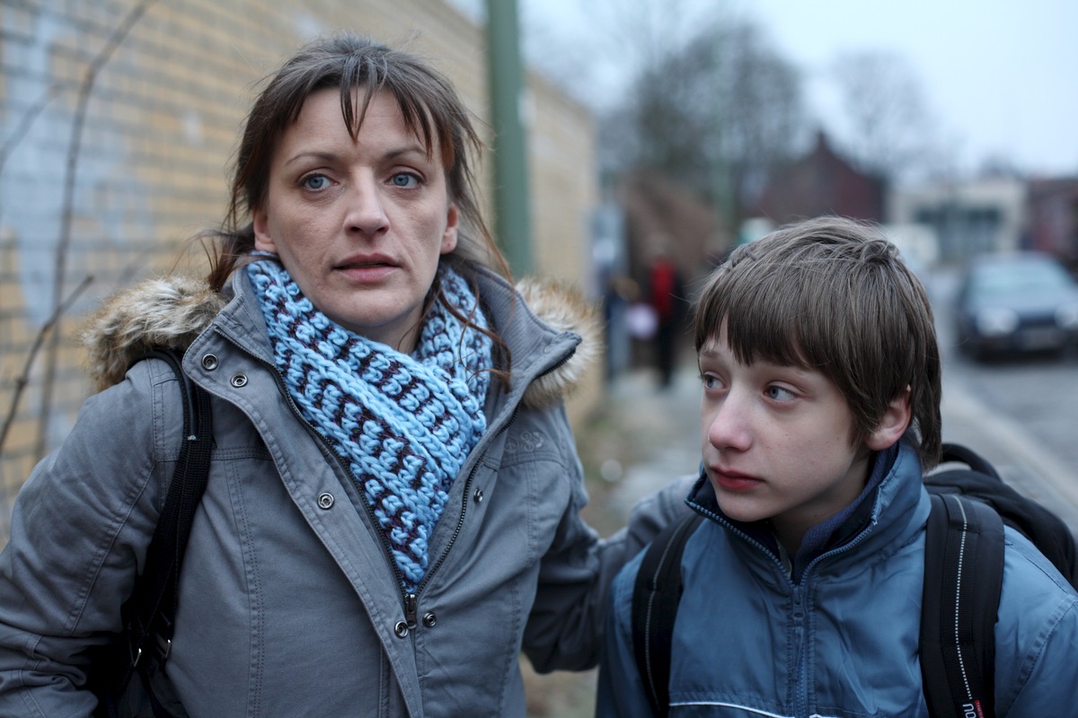 Originelle Mutter-Sohn-Geschichte in &quot;Headlock&quot; /  ZDF zeigt experimentellen Film von Nachwuchsregisseur Johan Carlsen (BILD)