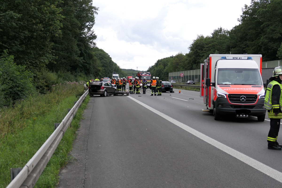 FW-DO: Verkehrsunfall auf der A 45 Fahrtrichtung Frankfurt Kollision zweier Pkw führt zu einer Vollsperrung von mehr als 1 Stunde