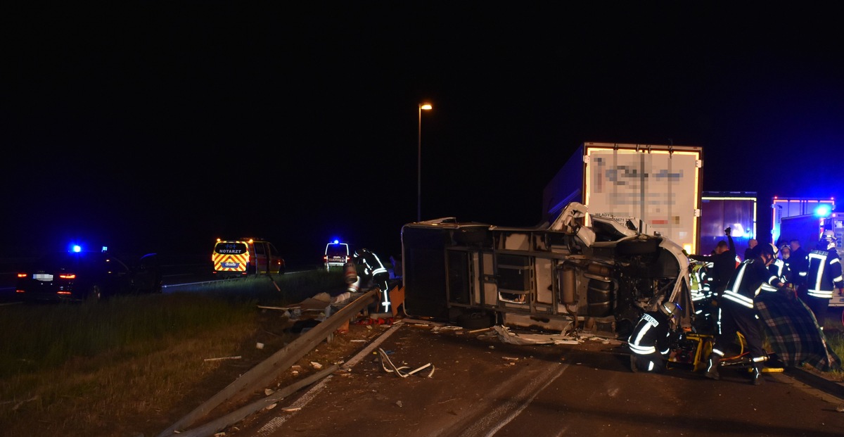 POL-H: Ein in Langenhagen entwendetes Wohnmobil sollte auf der Bundesautobahn (BAB) 2 kontrolliert werden - der Fahrer flüchtete und es kam zu einem Unfall