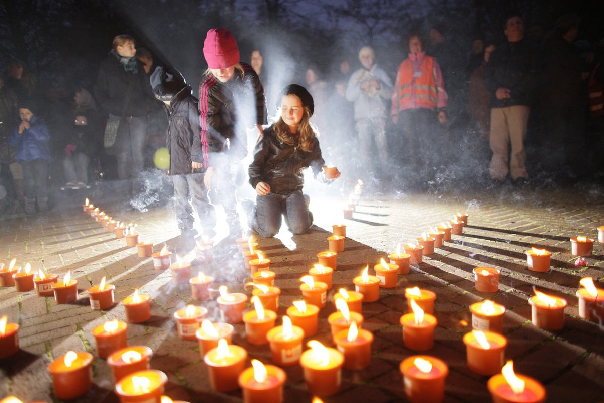 Solidaritätsaktion: Caritas lässt &quot;Eine Million Sterne&quot; leuchten / Illuminationen in 71 Orten bundesweit setzen Zeichen der Hoffnung für Menschen in Not (mit Bild)