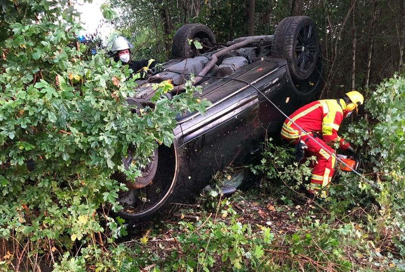 POL-MI: Reh ausgewichen: Porsche überschlägt sich auf Abfahrt der B 65