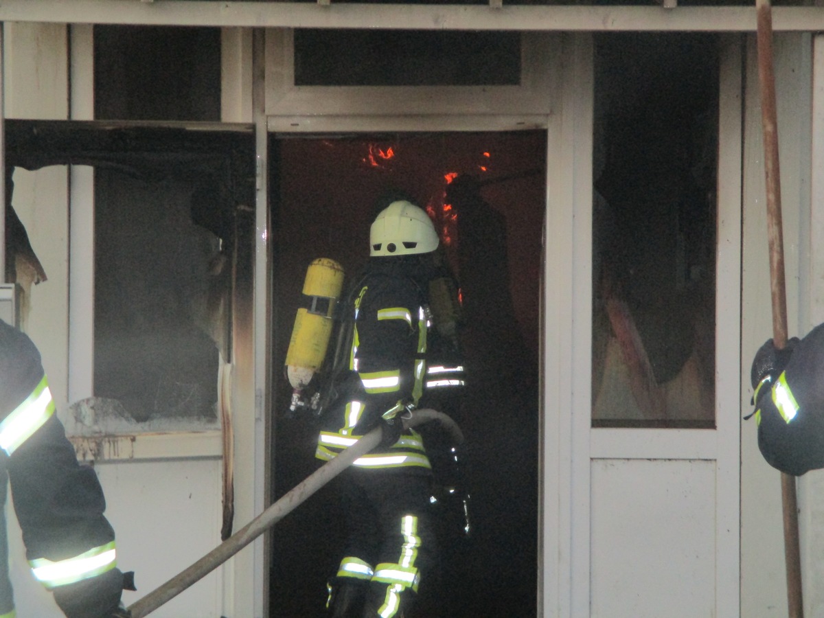 POL-STD: Feuer in Asylunterkunft in Deinste - keine Personen verletzt