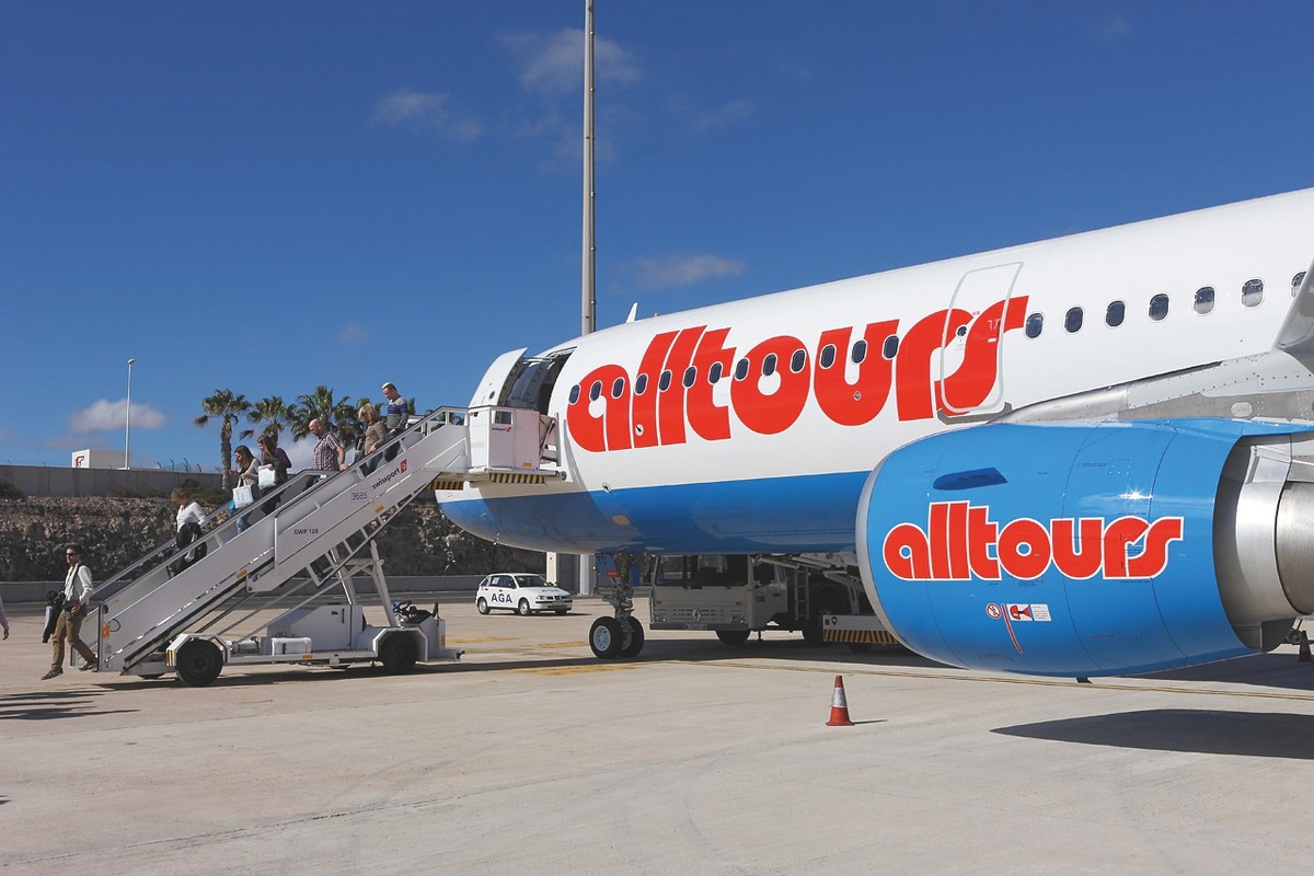 happy branding - Airbus A 321 fliegt ab sofort Urlauber im &quot;alltours Kleid&quot; in die Sonne (FOTO)