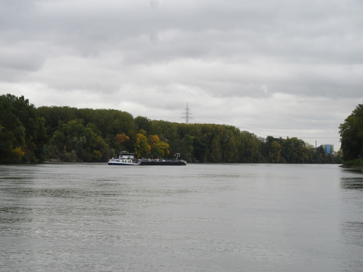 PP-ELT: Tankmotorschiff festgefahren