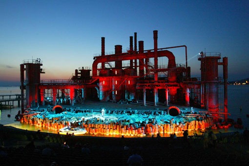 60. Bregenzer Festspiele eröffnen am 20. Juli 2005: Erstes Spiel auf dem See unter Intendant Pountney