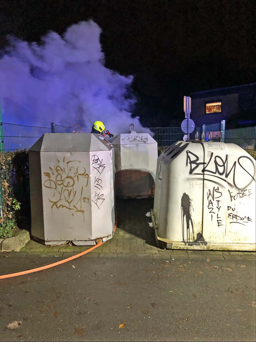 POL-ME: Altpapiercontainer in Brand gesetzt - die Polizei ermittelt - Velbert 2111161