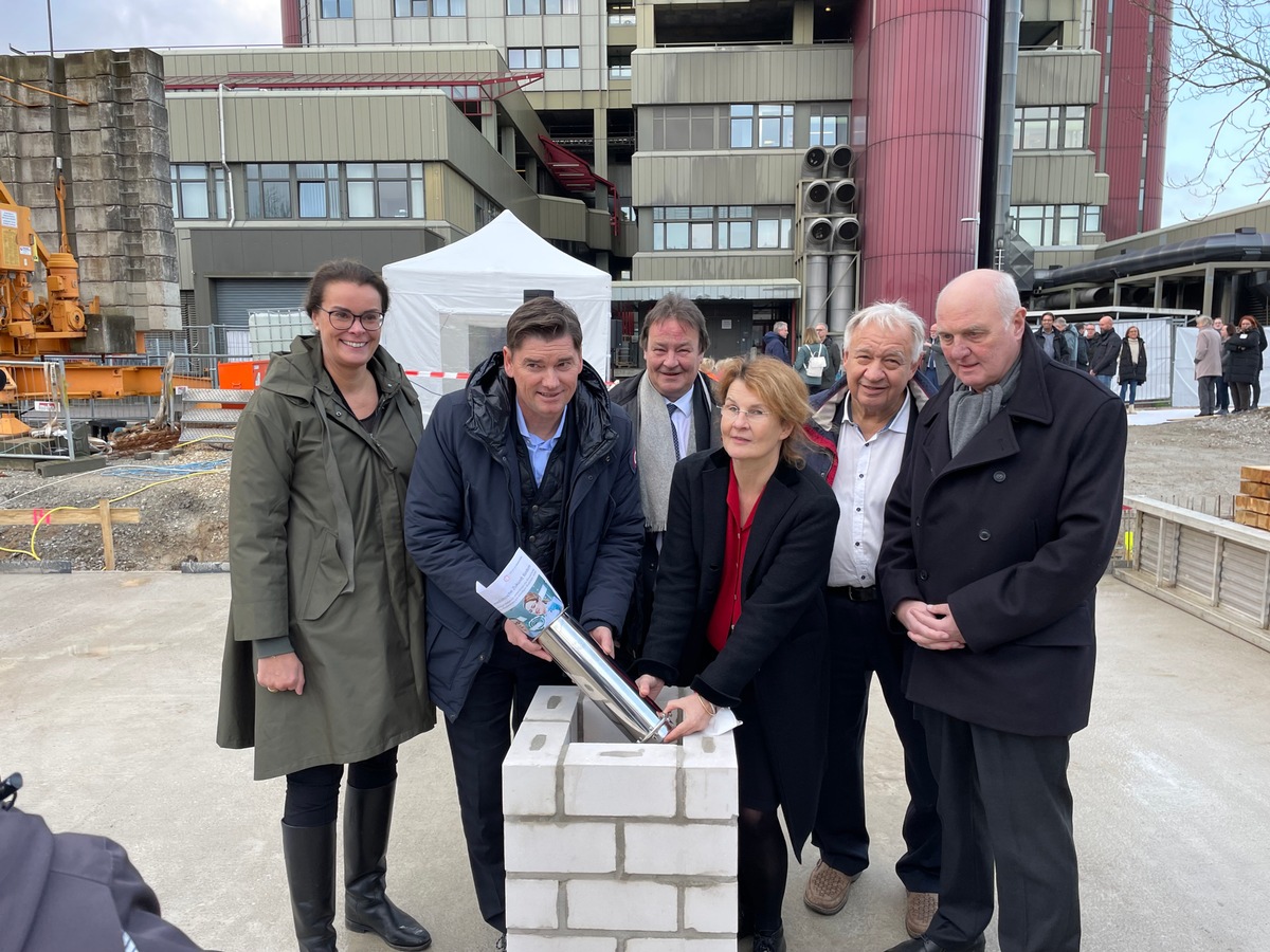 Zentraler Ort des Lernens: Grundsteinlegung für Studierendenhaus und SkillsLab am Campus Gesundheit Klinikum Bielefeld Mitte