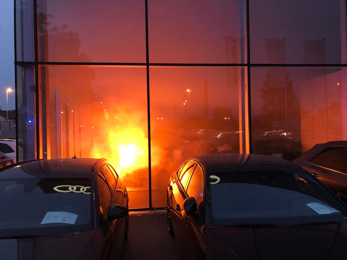 FW-MH: PKW Brand im Autohaus