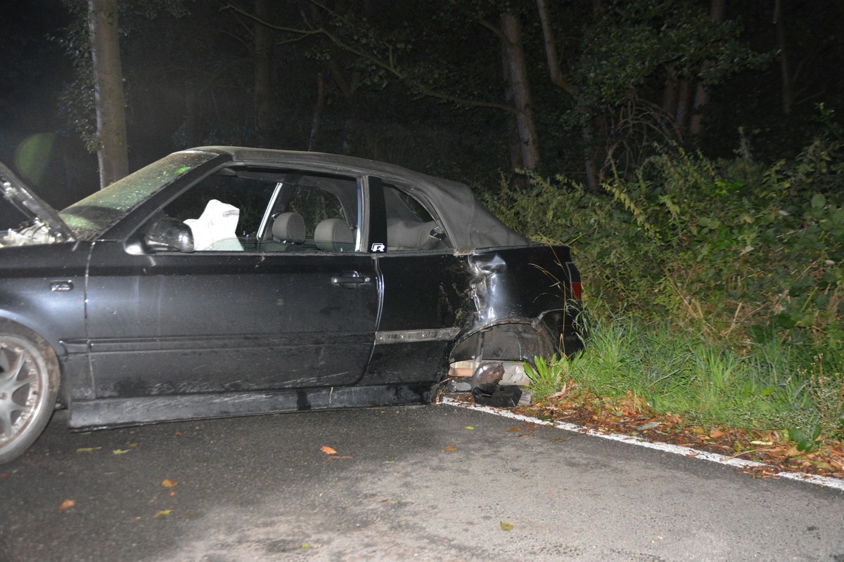 POL-HF: Unfall bei Ausweichmanöver - 21-jähriger Herforder prallt gegen Baum