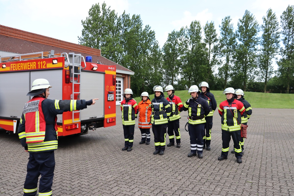 FFW Schiffdorf: Elf neue Einsatzkräfte für die Gemeinde Schiffdorf - Über die Hälfte weiblich!