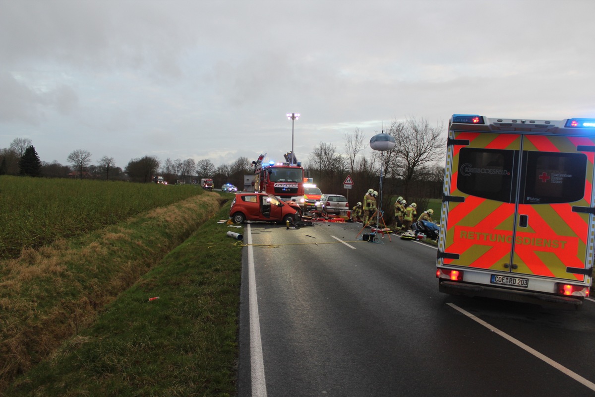 POL-COE: Lüdinghausen, Selmer Straße / Verkehrsunfall mit zwei verletzten Personen