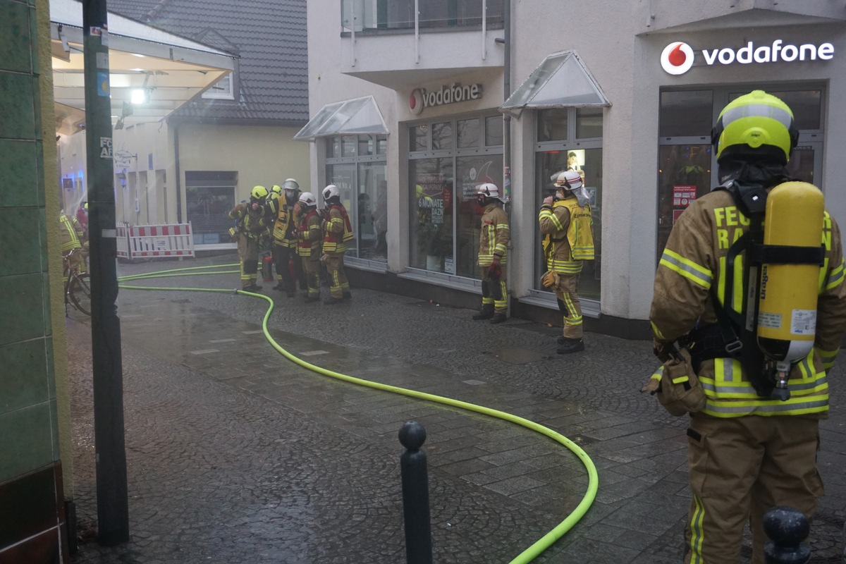 FW Ratingen: Mehrere Einsätze am Vormittag - Feuerwehr Ratingen hat alle Hände voll zu tun!