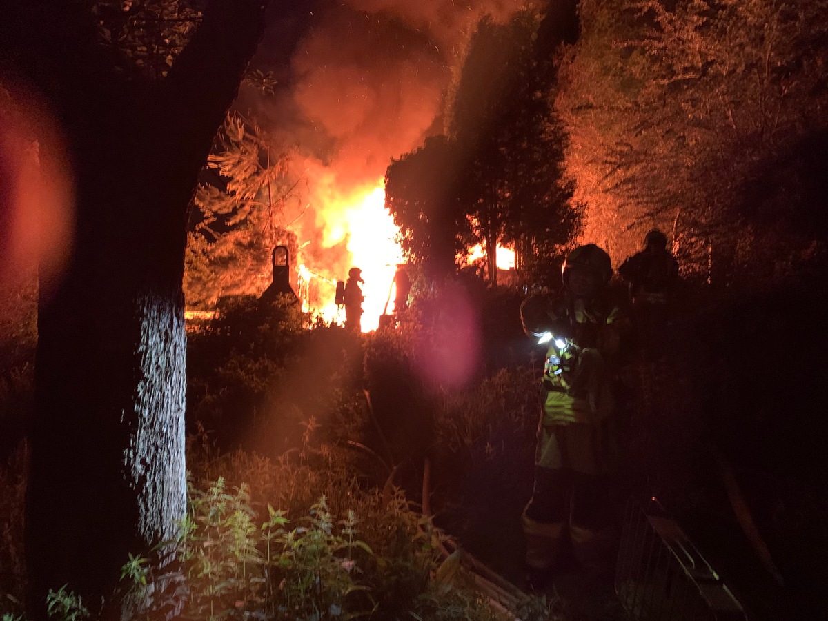 FW-Stolberg: Brand eines Gartenhauses