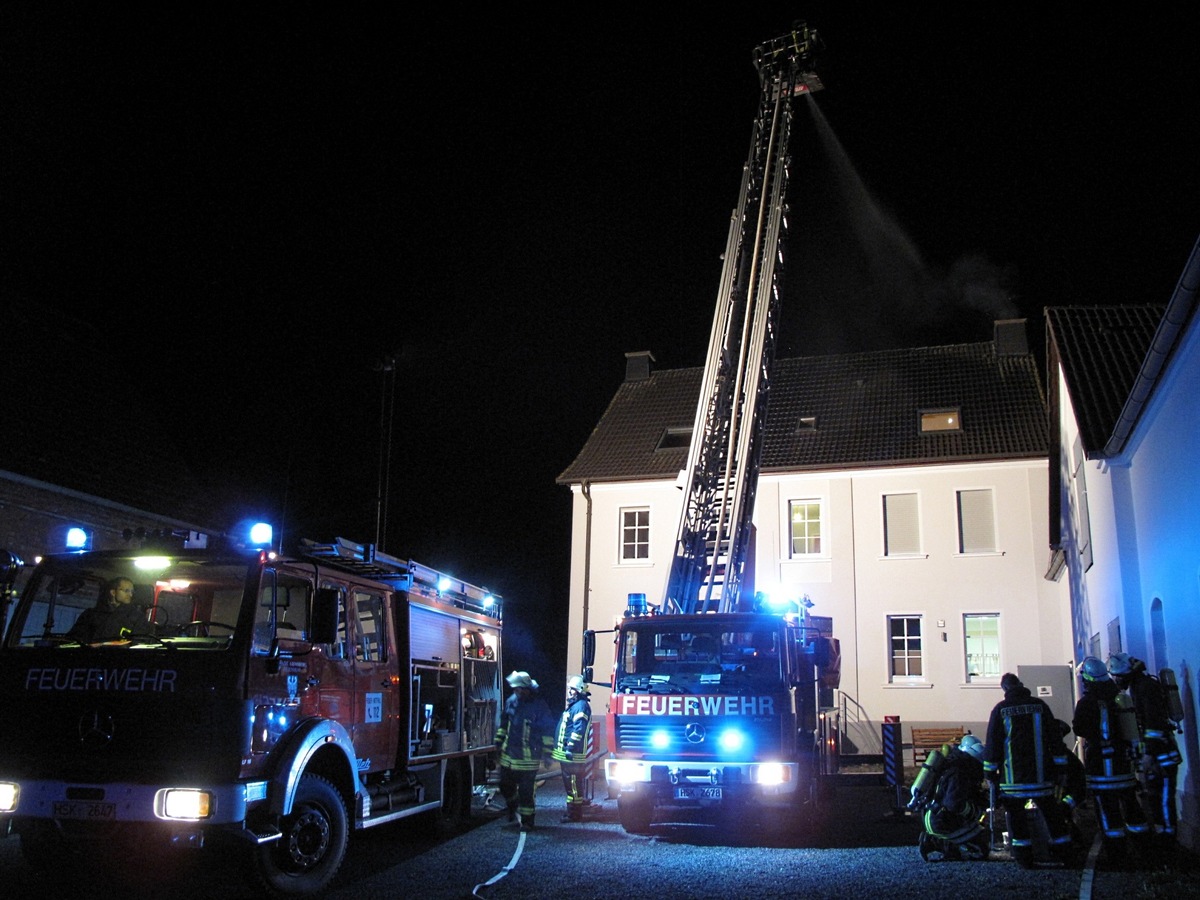 FW-AR: Rauch im Keller entpuppt sich als Rußbrand im Schornstein