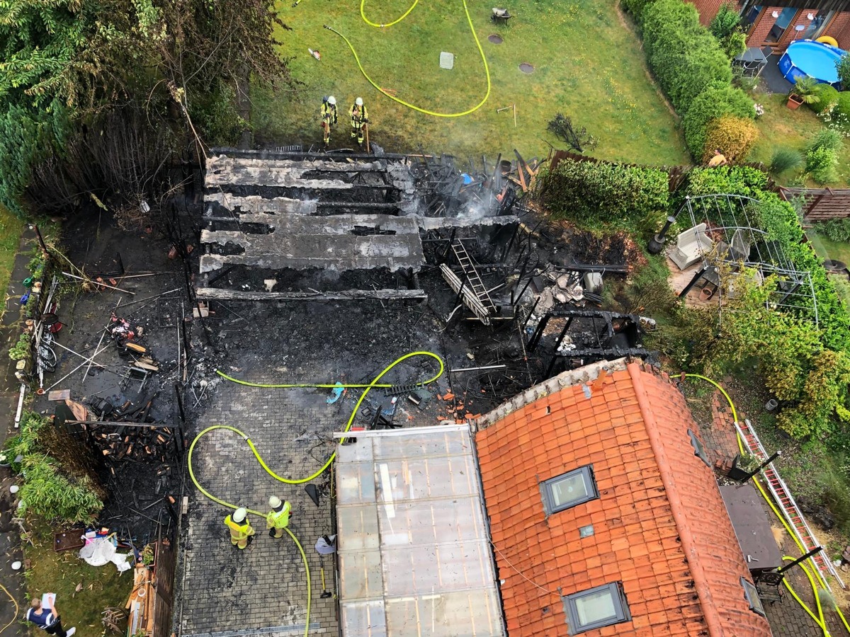 POL-STD: Carportbrand in Stade