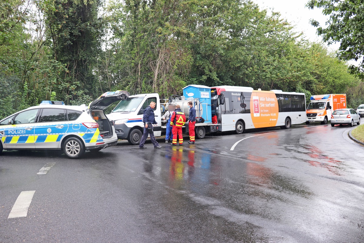 POL-ME: Hoher Sachschaden bei Busunfall - Langenfeld - 2009017