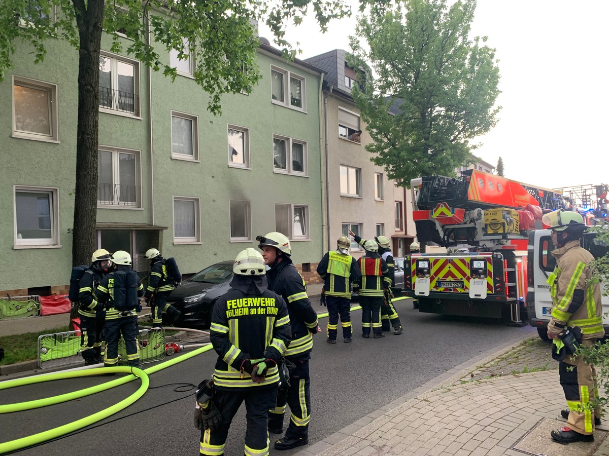 FW-MH: Küchenbrand im Mehrfamilienhaus