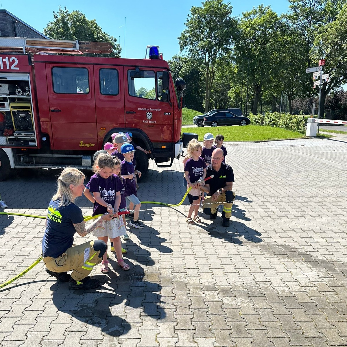 FW Xanten: Kindertagesstätte Seestern zu Gast bei der Einheit Wardt