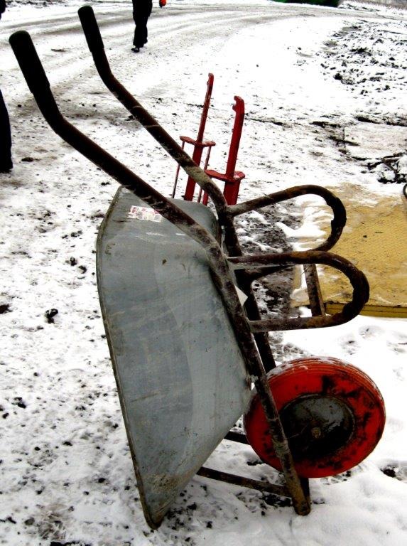 POL-CUX: +++ Radlader gestohlen +++ Versuchter Einbruch mit Gullydeckel +++
Betrunkener Senior verursacht Unfall +++ Containeraufbrüche auf Windparkgelände  +++