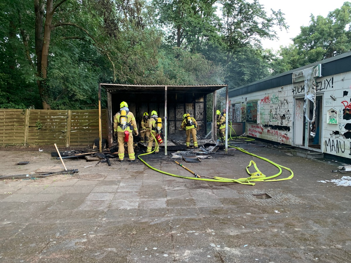 FW Hannover: Brand eines Kiosk der ehem. Radrennbahn Wülfel