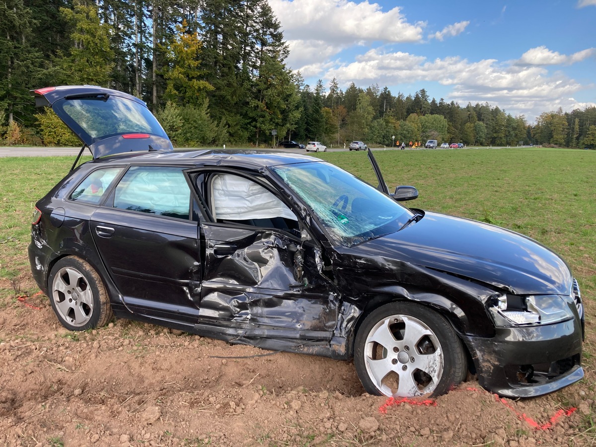 KFV-CW: Schwerer Verkehrsunfall am Gaugenwalder Kreuz / Hubschrauber im Einsatz