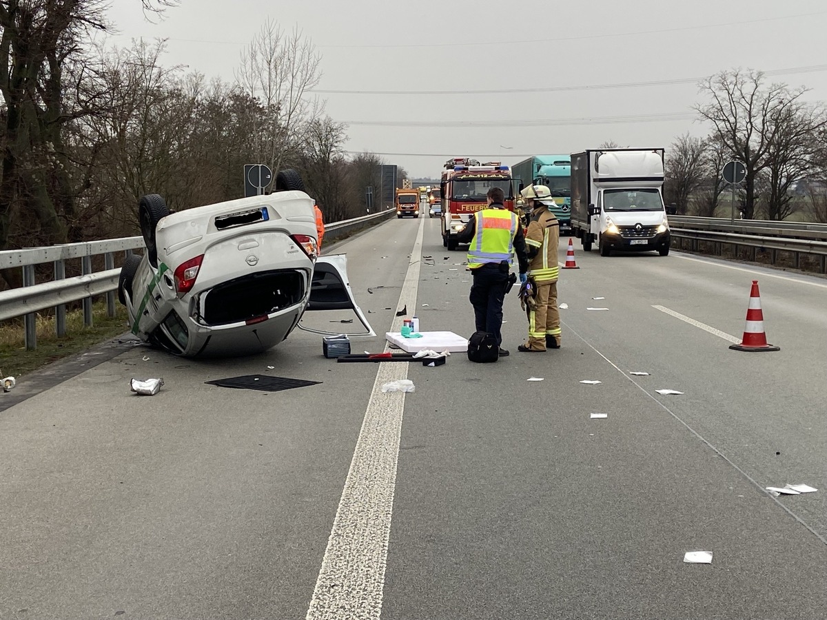 POL-PDNW: Autobahnpolizei Ruchheim - Nach Aufprall mehrfach überschlagen