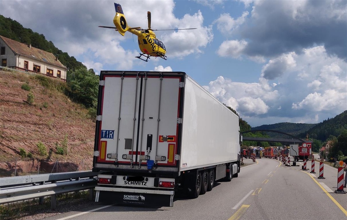 POL-PDPS: Schwerer Unfall in Baustelle zwischen drei LKW