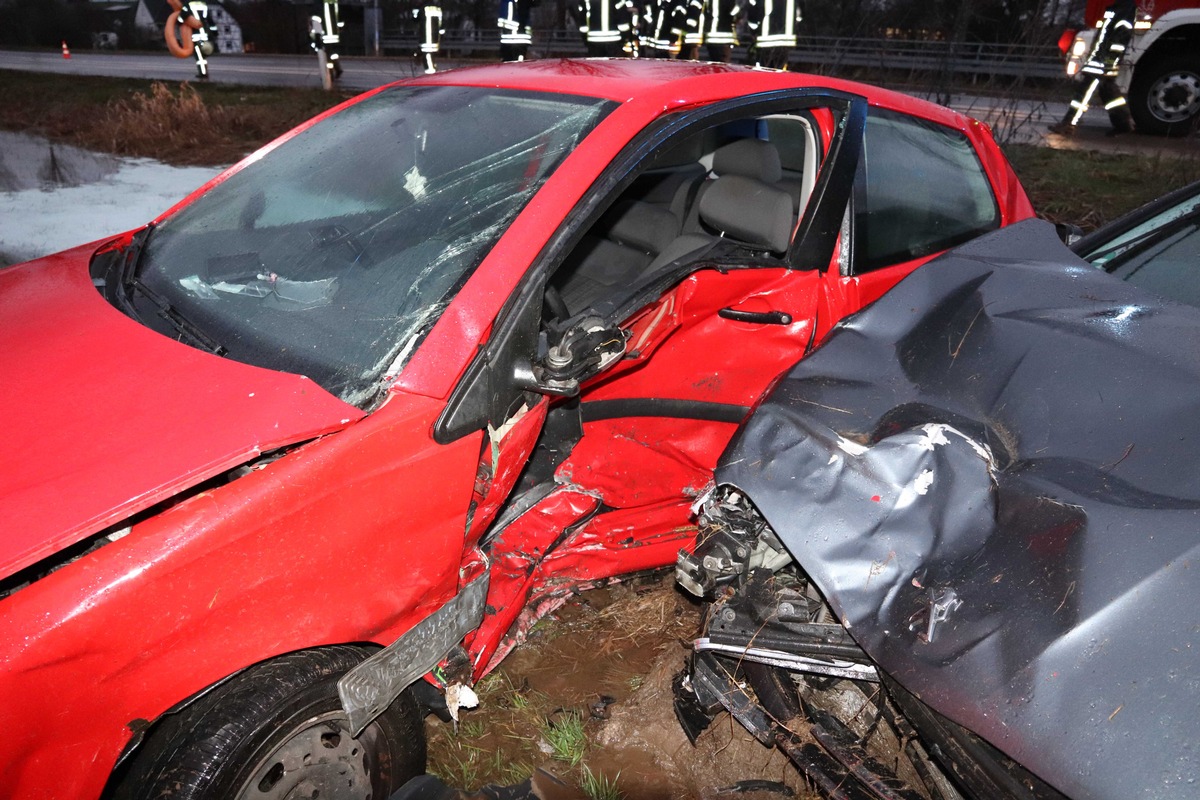 POL-GM: 120320-187: Verkehrsunfall beim Wenden