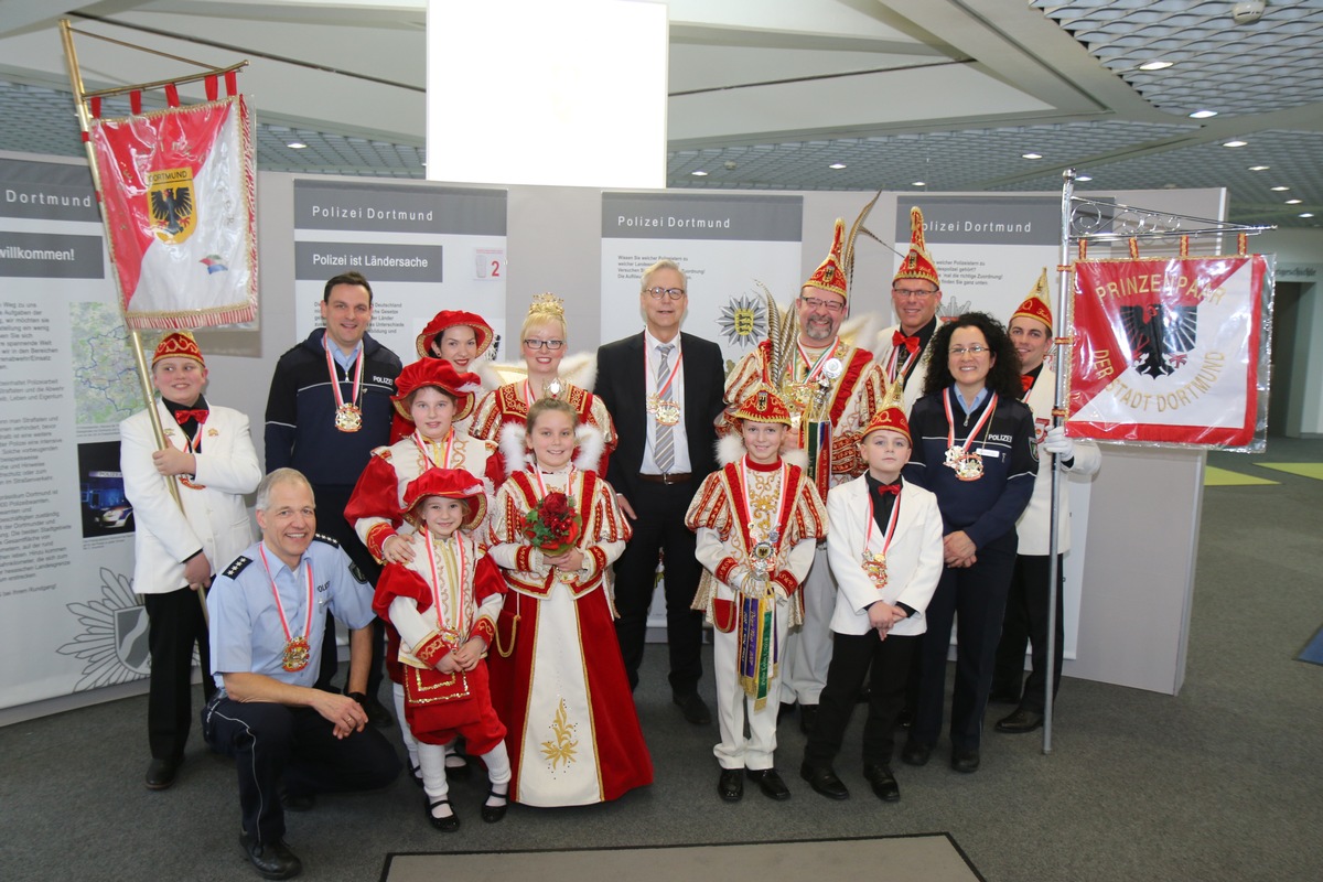 POL-DO: Besuch des Dortmunder Kinderprinzenpaares und des Prinzenpaares im Polizeipräsidium Dortmund