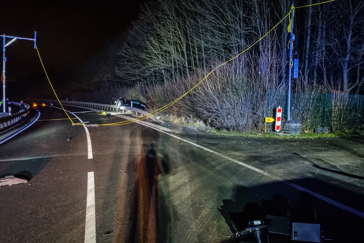 FW Menden: Nächtlicher Verkehrsunfall