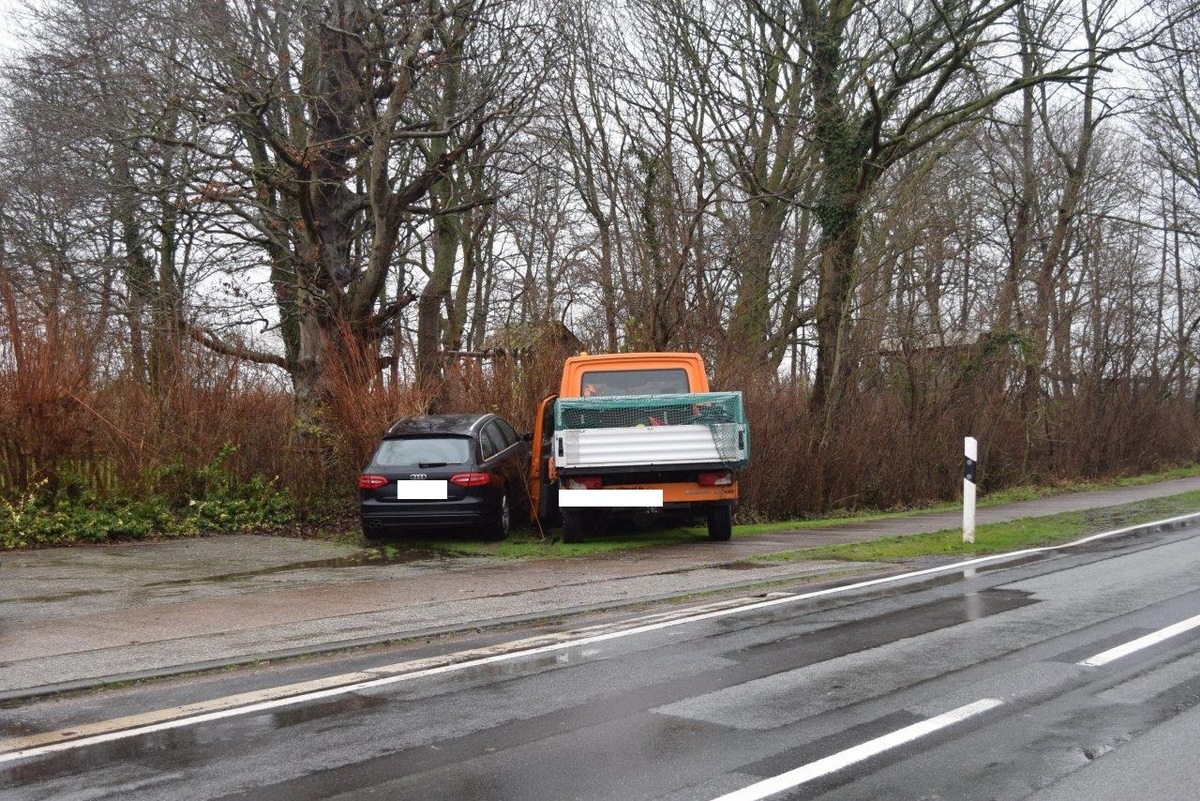 POL-WHV: Wangerland: Verkehrsunfall mit einem alkoholisierten Beteiligten (1,28 Promille), Angehöriger Pkw-Fahrer mit 2,38 Promille am Unfallort erschienen - Polizei leitet Verfahren ein (mit Bild)