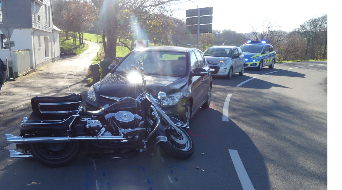 POL-GM: 181120-941: Motorradfahrer kollidiert frontal mit entgegenkommendem Fahrzeug