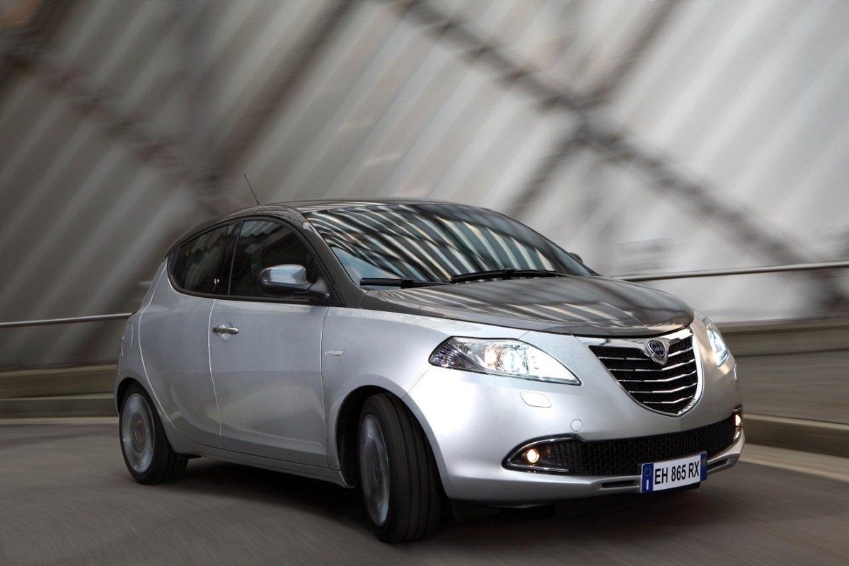 La nuova Lancia Ypsilon - intelligente, lussuosa, compatta e con una forte personalità