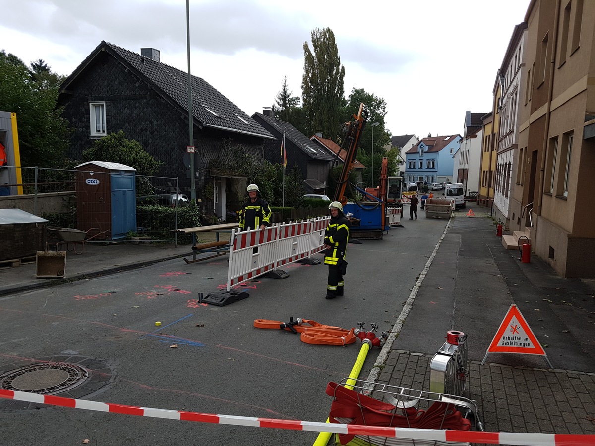 FW-BO: Gasausströmung auf der Hasenwinkeler Straße