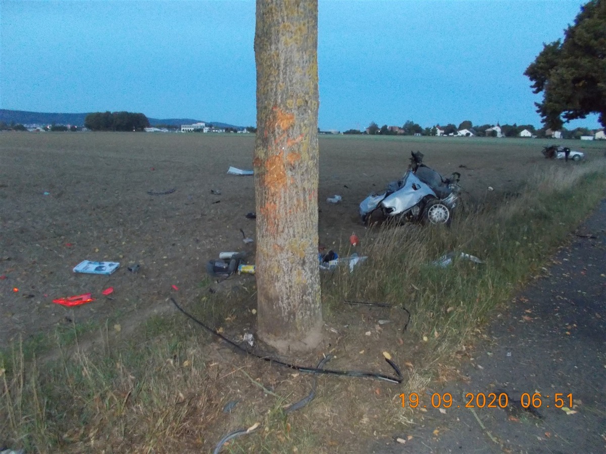 POL-MI: Verkehrsunfall in Hille,Mindener Straße/Osterfeld, PKW in zwei Teile gerissen , beide Insassen nur leicht verletzt