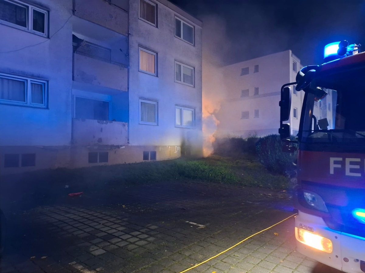 FW-DT: Brand in Mehrfamilienhaus - 2 Personen gerettet