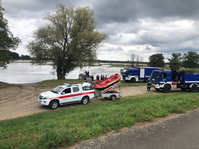 THW LVBEBBST: THW hilft beim Oderhochwasser: Scheitelwelle zieht durch