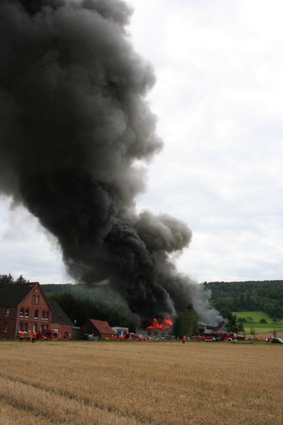 POL-HM: Brand einer Lagerhalle