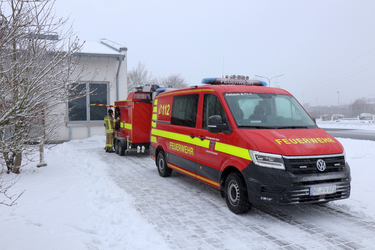 FW VG Asbach: Feuerwehr testet Notstrom-Einspeisung an öffentlichen Gebäuden