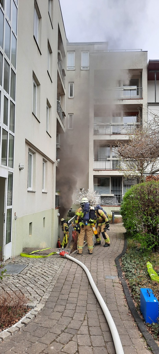 FW Bremerhaven: Kellerbrand in der Goethestraße Ecke Meidestraße