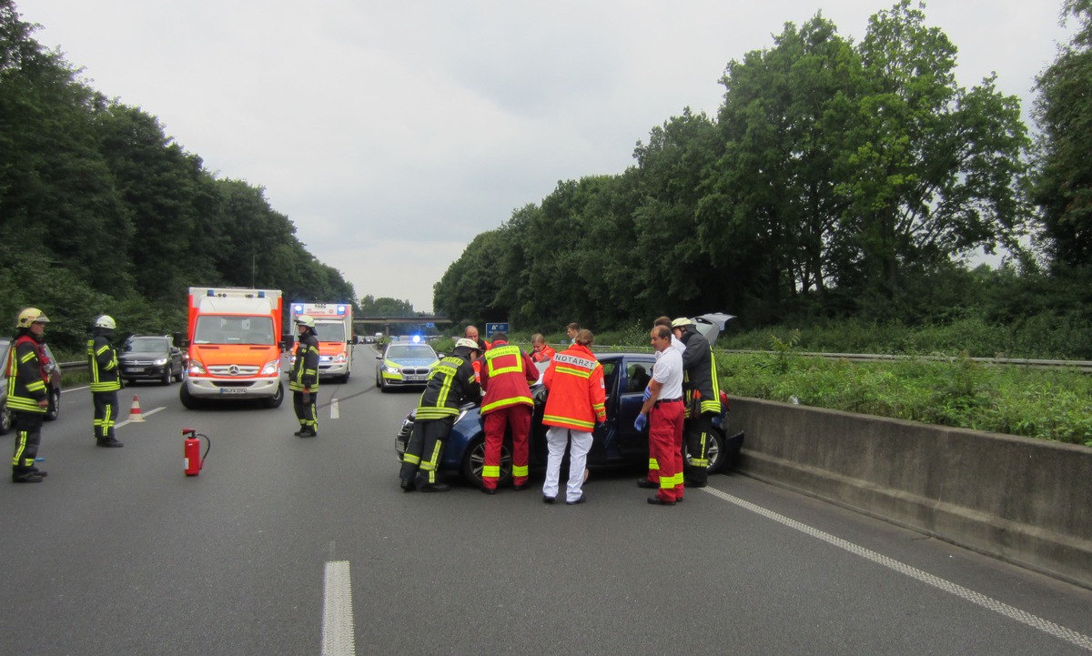 FW-MH: Verkehrsunfall BAB 40 - zwei leicht Verletzte Personen #fwmh