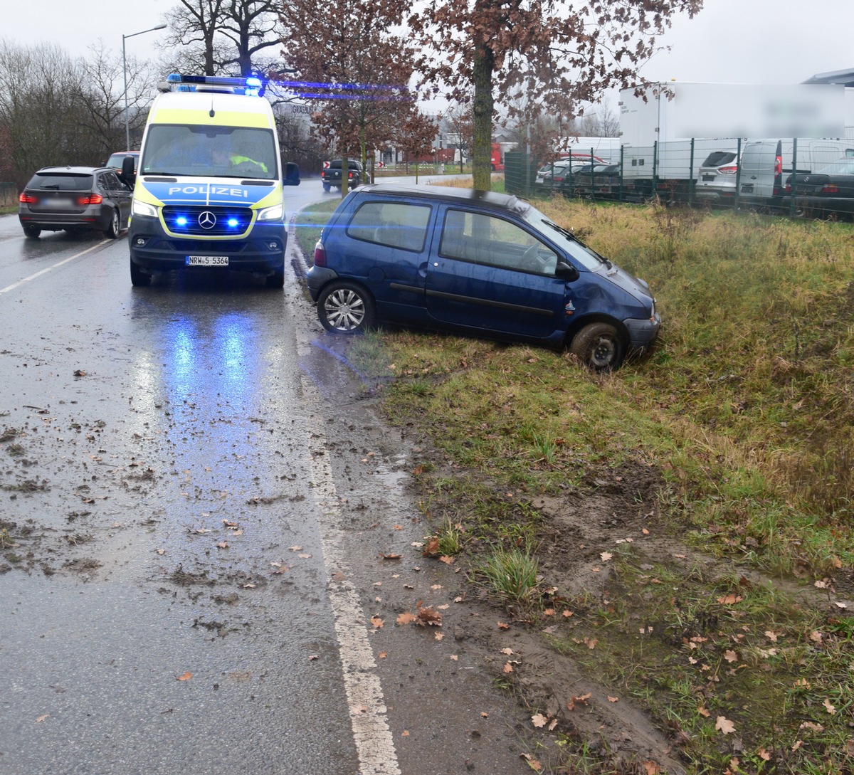 POL-HF: Twingofahrer flüchtet nach Unfall - Polizei stellt Unfallverursacher