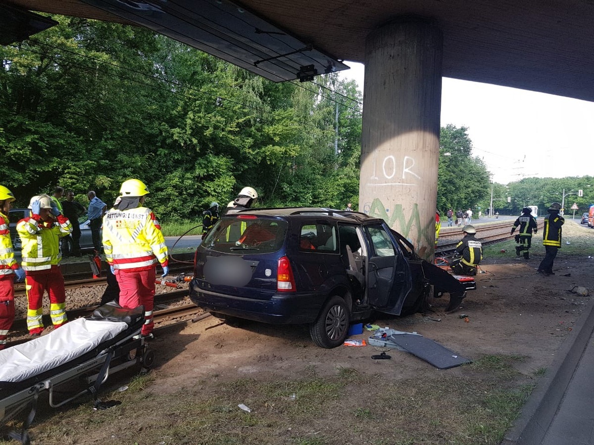 FW-BO: Verkehrsunfall mit Pkw