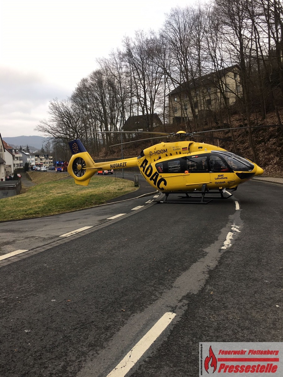 FW-PL: OT-Papenkuhle. Mann stürzt bei Baumrückschnittarbeiten aus großer Höhe von Leiter. Rettungshubschrauber angefordert.